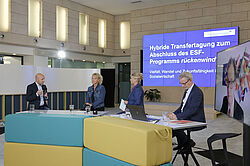 Plenardiskussion (v.l.n.r.: Marcus Beier/AWO Kreisverband Lausitz e.V., Heike Stegink/Lebenshilfe Nordhorn gGmbH, Dr. Gabriele Schambach/Genderworks, Dr. Gerhard Timm/BAGFW, Wolfgang Husemann/BMAS).© BAGFW, Fotograf: Dirk Hasskarl