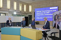 Bildunterschrift: Plenardiskussion (v.l.n.r.: Marcus Beier/AWO Kreisverband Lausitz e.V., Heike Stegink/Lebenshilfe Nordhorn gGmbH, Dr. Gabriele Schambach/Genderworks, Dr. Gerhard Timm/BAGFW, Wolfgang Husemann/BMAS).© BAGFW, Fotograf: Dirk Hasskarl